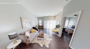 Royal Stay-2 bedroom, 2 bath!7 min from DT & Plaza